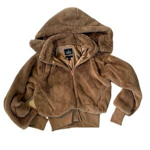 ALO Faux Fur Foxy Jacket - TOASTED ALMOND